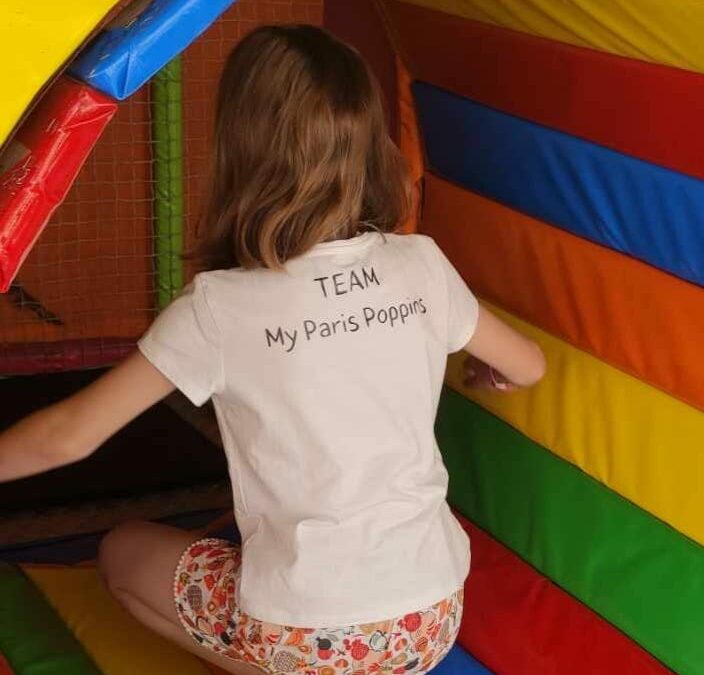 petite fille portant un t shirt team My Paris Poppins